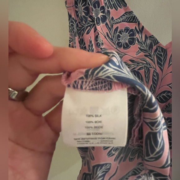 J.crew v neck 100% silk tank top - Picture 2 of 4